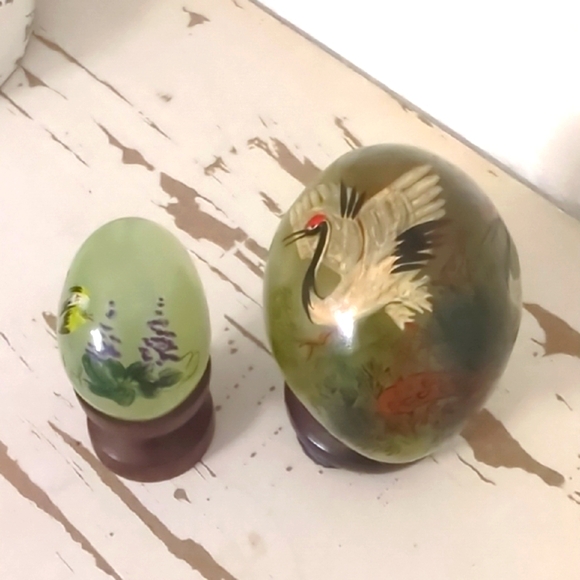 Vintage Jade Hand-Painted Decorative Eggs with Cranes And Wooden Stands - Picture 4 of 6